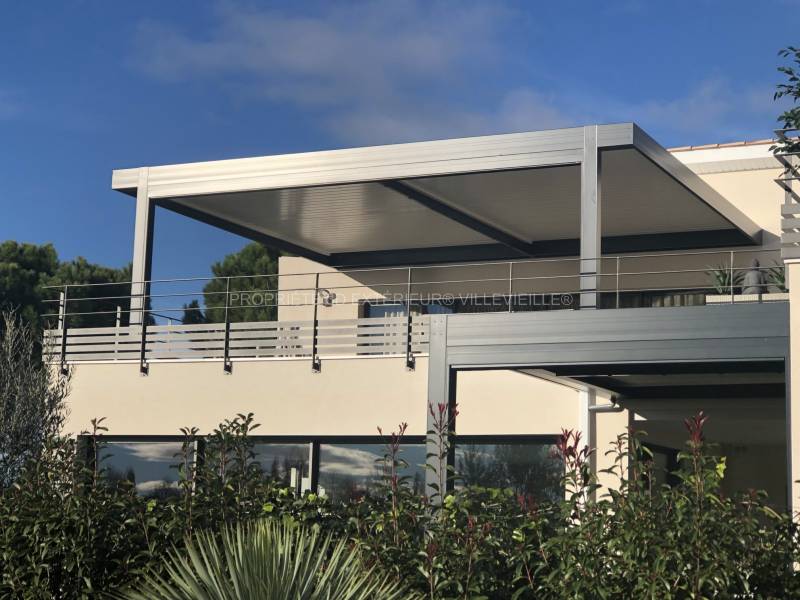 Pergola bioclimatique avec option store et éclairage commune de Baillargues dans l'Hérault près de Castelnau le Lez - Le Crès - St Aunès