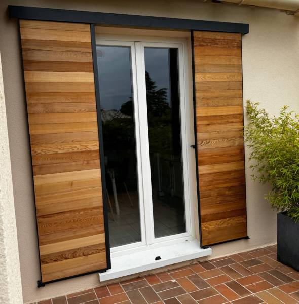 Pose de volets coulissants en bois et aluminium à Aujargues dans le Gard