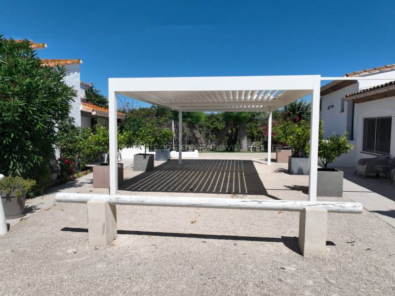 Artisan pour conception et fabrication de pergola sur mesure autoportée Saintes Maries de la Mer