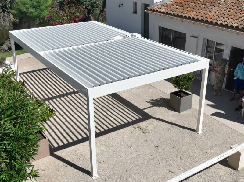 Réalisation d'une pergola bioclimatique avec capteur de pluie Saintes Maries de la Mer