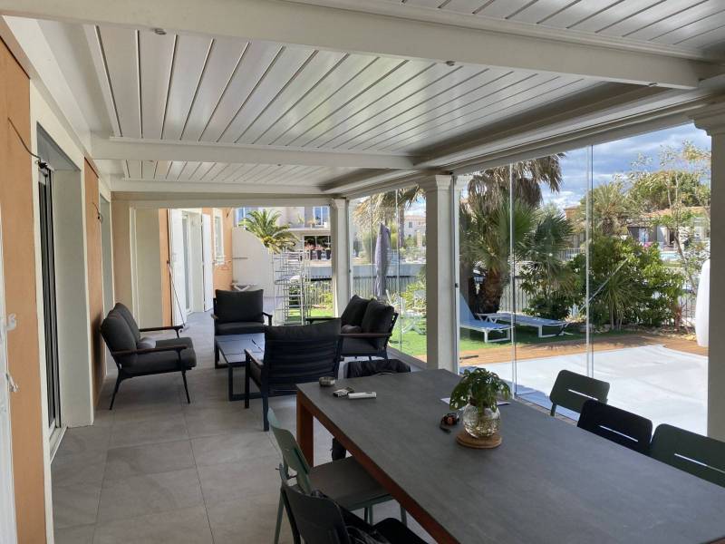 Installateur de vitrage coulissant sur mesure pour pergola vers Avignon (84)