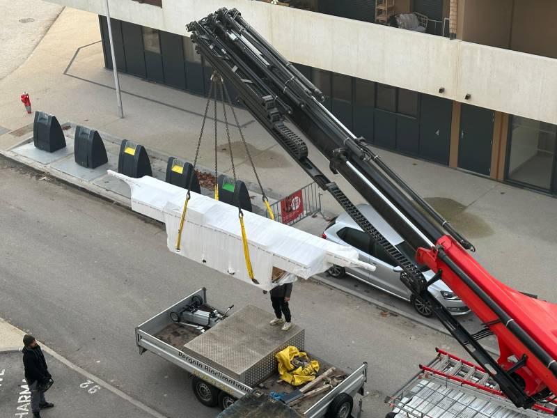 Pergolas bioclimatiques en aluminium se démarquent par leur teinte exclusive, RAL Mars 2525