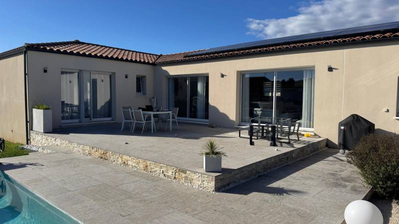 Photo avant la pose d'une pergola bioclimatique fabriquée sur mesure à Nîmes dans le 30