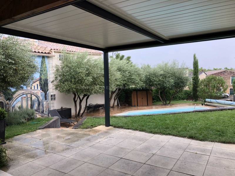  Pergola à lames orientables réglables jusqu'à 160° aménagement sur Aujargues près de Junas Gard