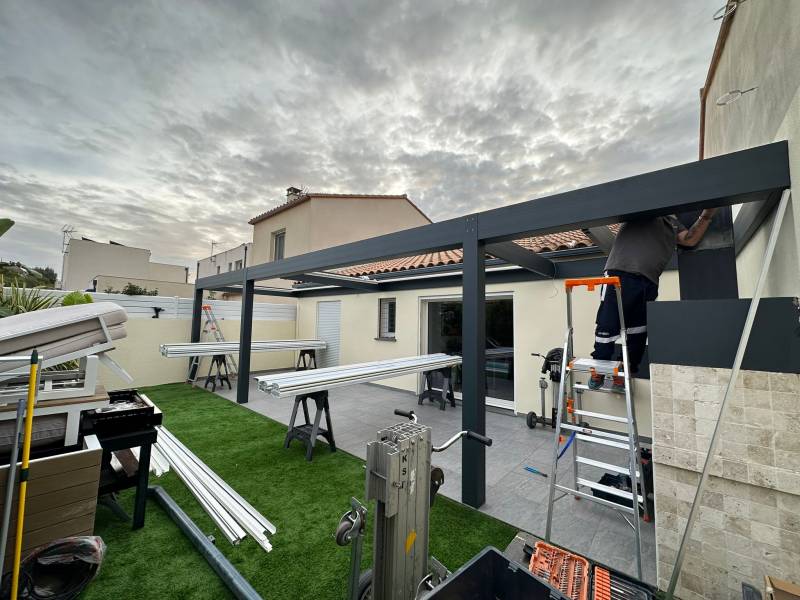 installation d’une Pergola Bioclimatique 3D Extérieur !