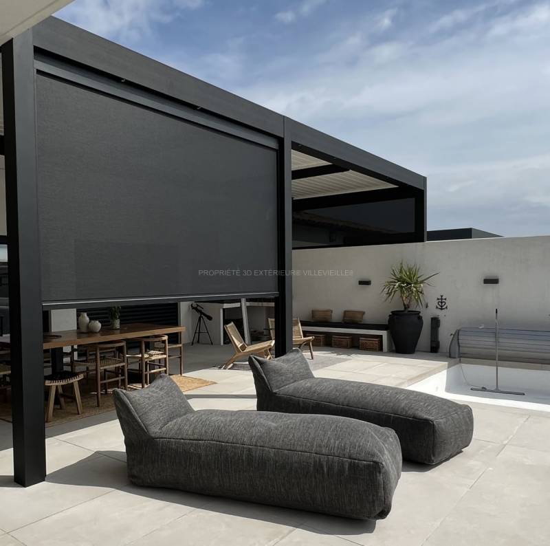 Conception et installation d'une pergola bioclimatique sur mesure au Grau du Roi (Gard) avec stores verticaux