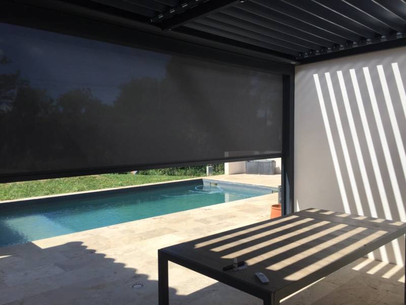 Store zip screen intégré à la réalisation d'une pergola sur Souvignargues vers Calvisson 30