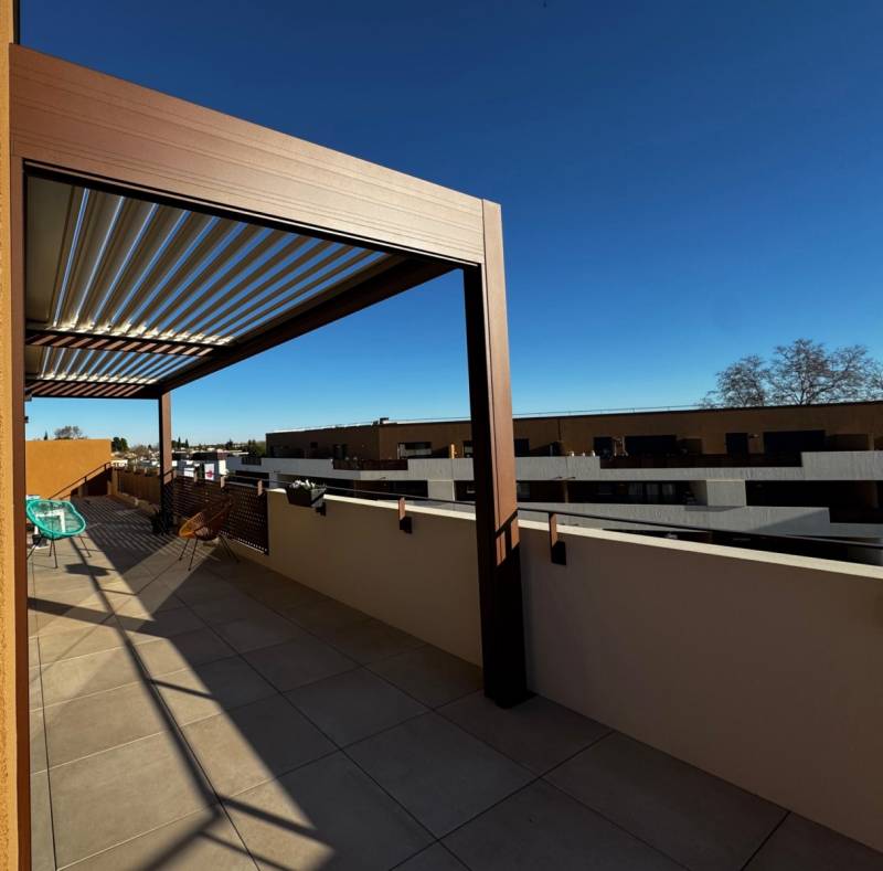 Installation d'une pergola sur mesure pour balcon à Castries dans l'Hérault