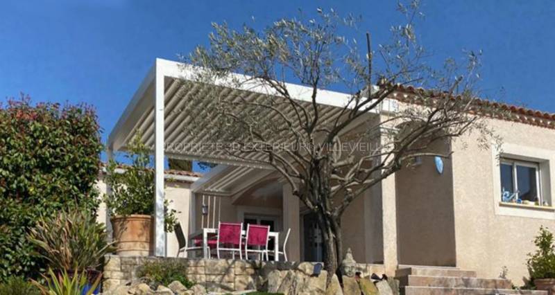 Implantation d’une pergola bioclimatique en alu motorisée et complètement évolutive située dans le département de l'Héraut à Vérargues près de Saint Génies des Mourgues (34)