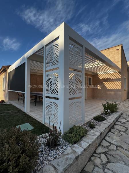 Réalisation d'une pergola bioclimatique en aluminium sur mesure à Saint Dionisy dans le 30