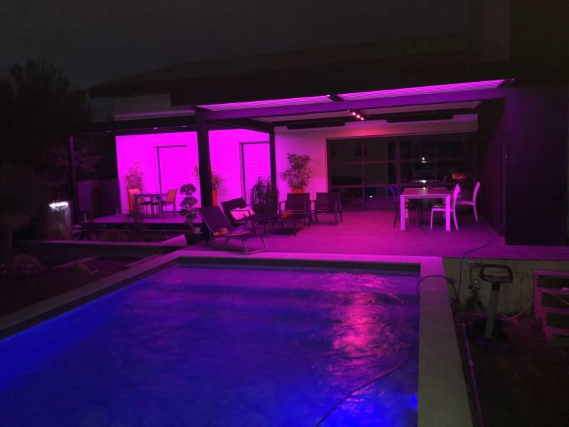 Eclairage par bandeau LED RGB pour pergola bioclimatique élégance assurée 30-34