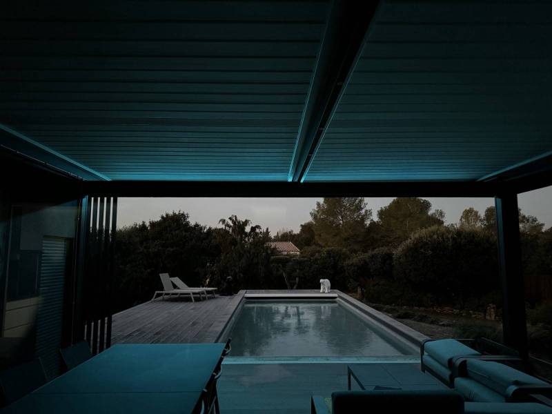 Option ruban LED pour pergola bioclimatique entre Nîmes et Montpellier