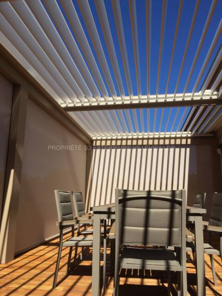 Aménagement exterieur d'une terrasse avec une pergola bioclimatique adossée multiples options par une protection solaire optimum sur Lablachère dans l'ardèche (07)