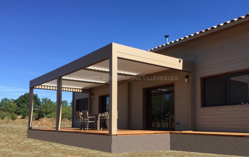 Pergola bioclimatique sur Design de production Française labellisée solutions sur mesure ou standart adaptées à tous les besoins conception sur la commune de Lablachère en Ardèche (07)