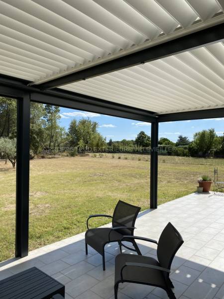 Installation d'une pergola bioclimatique 2 modules sur mesure avec store herault