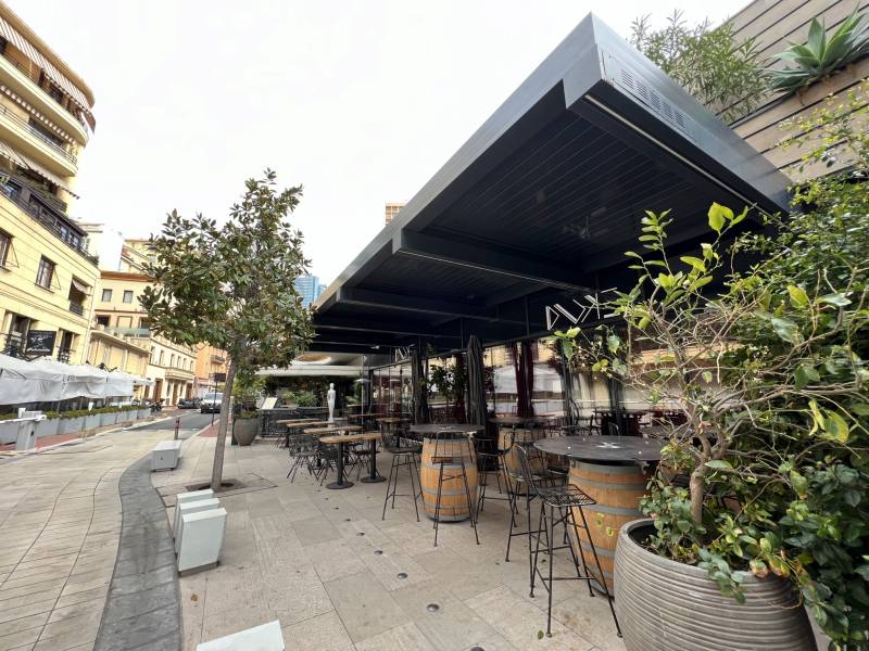 Pergola terrasses de restaurants dans la prestigieuse principauté de Monaco