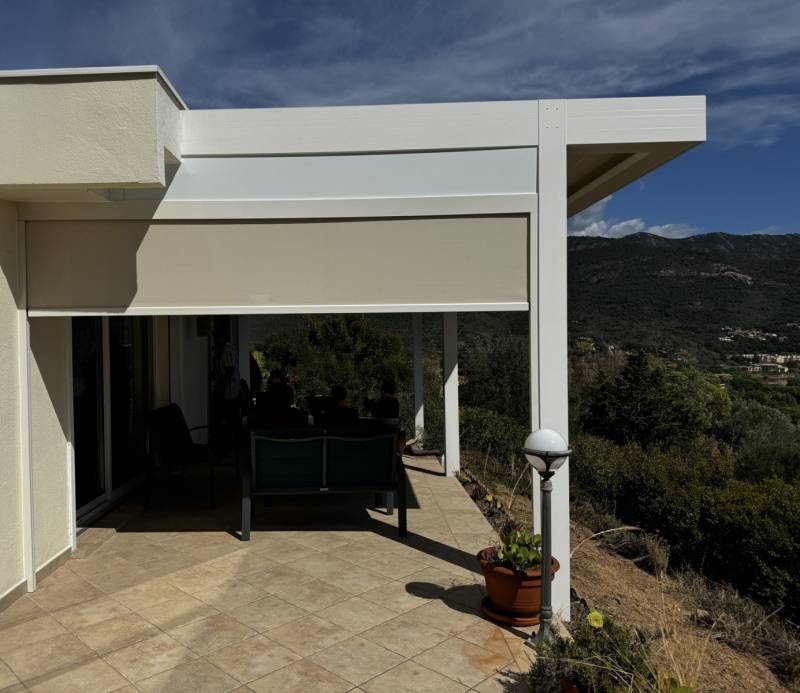 Pose de store pour pergola en aluminium Cargèse près de Alata Corse