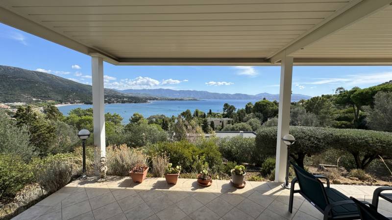 Trouver un artisan pour installer un store pour pergola Corse