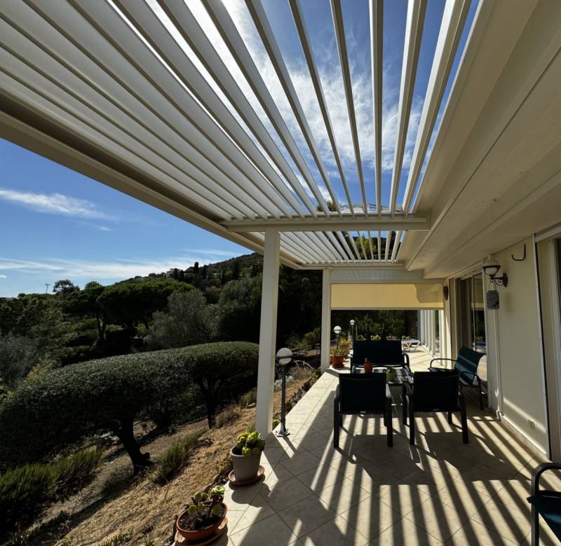 Installation d'un store pour pergola bioclimatique près d'Ajaccio en Corse