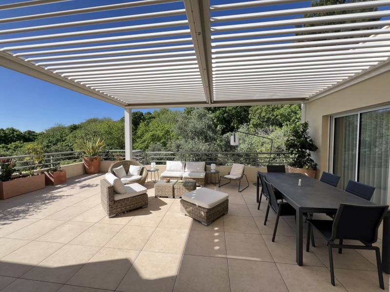 Déroulement processus d'installation d'une pergola bioclimatique sur mesure à Nîmes 