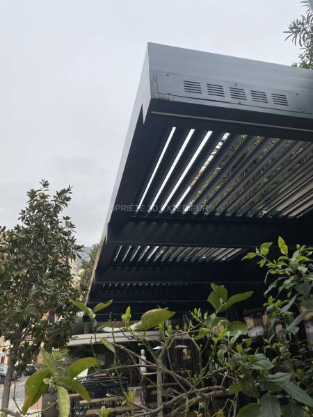 Pergola bioclimatique Gris anthracite réalisation à Monaco