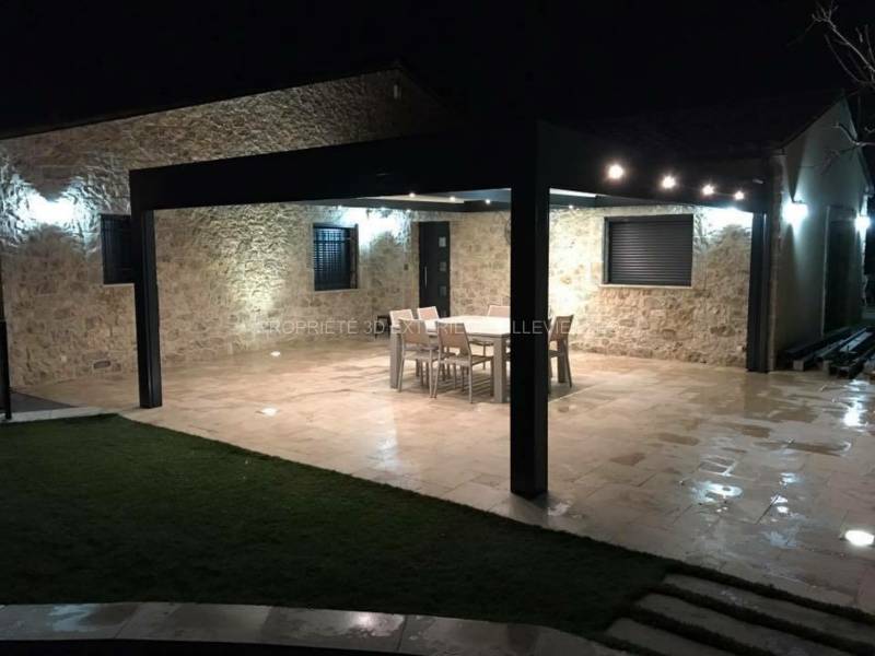 Pergola à lames orientables avec éclairage Led proche de l'Hérault