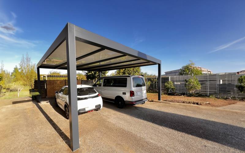 Carport aluminium gris anthracite toit plat abri de qualité dans le Gard