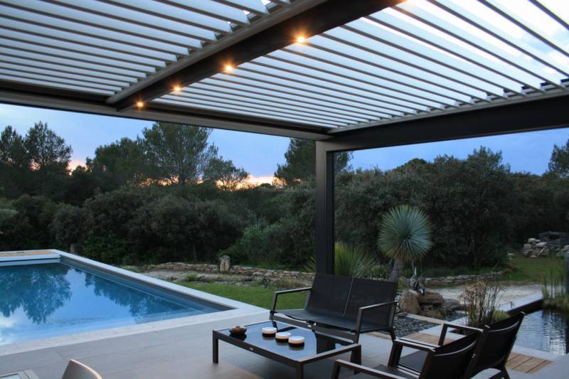 Options pour pergola lumière intégrée avec variateur d'intensité dans l'Hérault et le Gard
