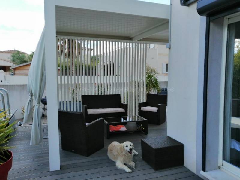 Brises soleil orientables, impostes et bouclier en aluminium pour un confort design