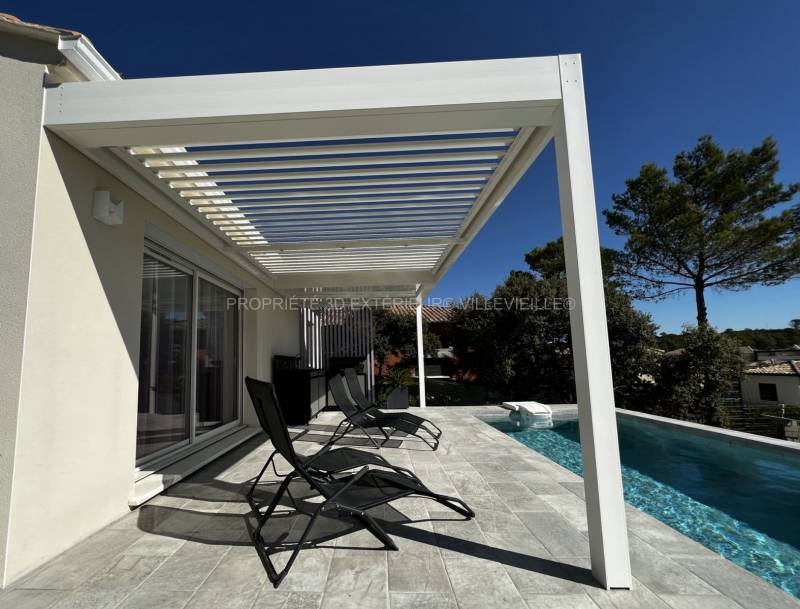 Lames parallèles ou perpendiculaires pour une pergola bioclimatique réalisation sur Nîmes Castanet Gard