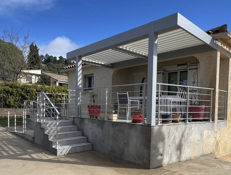 Sécurisez votre terrasse avec un garde-corps en aluminium soudé et thermolaqué réalisation à Calvisson région PACA