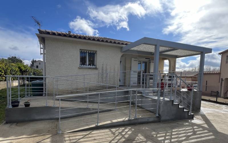 Pergola bioclimatique protection optimale contre les intempéries implantation à Calvisson 30