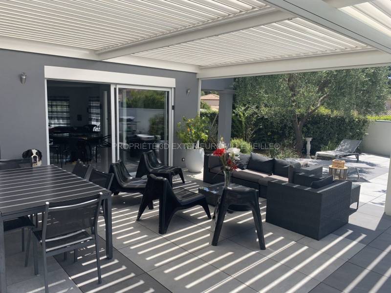 Pergola en aluminium avec déport installation Saint Clément de Rivière Occitanie