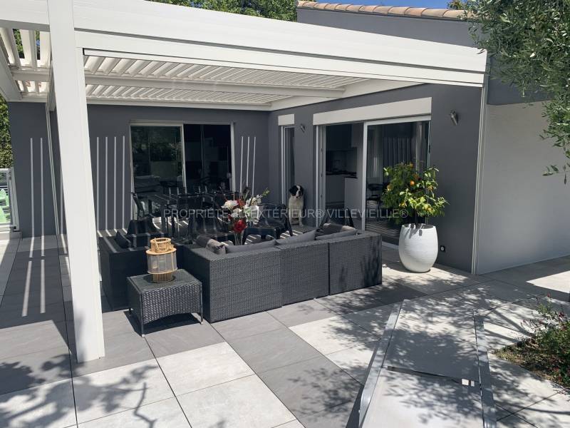 Pergola adossée 2 murs et brise soleil sur Saint  Clément de Rivière dans l'Hérault