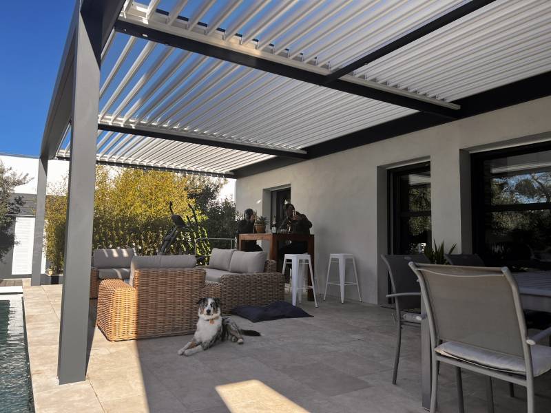 Pose d'une pergola en aluminium à Villevieille proche Nîmes