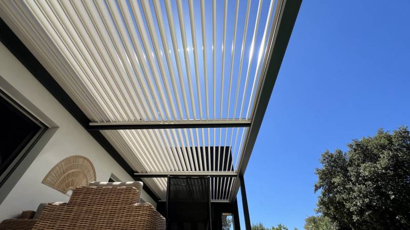 Artisan pour fabrication de pergola sur mesure à Villevieille dans le Gard