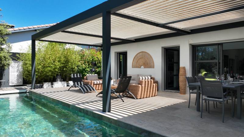 Installation d'une pergola adossée à un mur à Villevieille 30