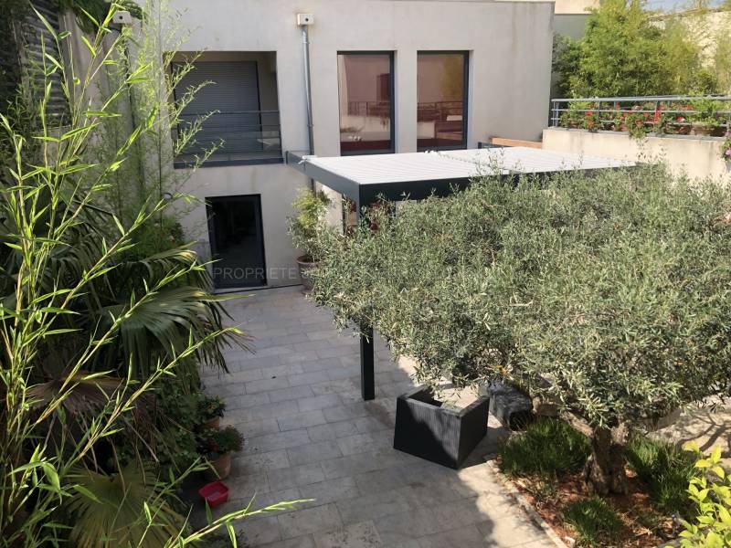 Réalisation d'un pergola bioclimatique moderne – Nîmes (30) Gard