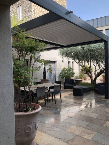 Pergola sur mesure de Couleur Gris anthracite – Nîmes (30) proche de l'Hérault (34)