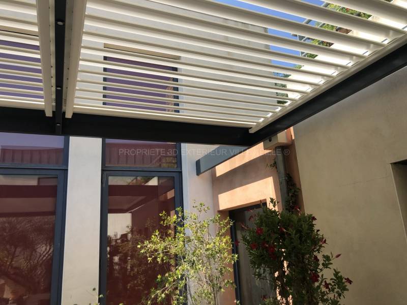 Réalisation d'une pergola bioclimatique en aluminium Gris anthracite – Nîmes (30) en Occitanie