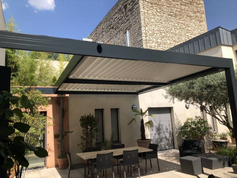Pergola évolutive lames orientables – Nîmes centre (30) Région Languedoc Roussillon