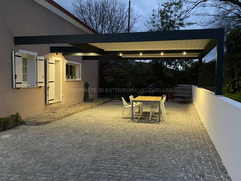 Pergola avec traverses déportées sans poteaux intermédiaires située Afa Corse