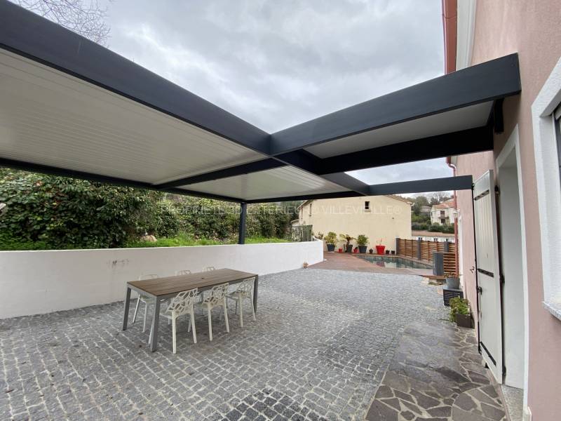Modèle pergola en aluminium adossée avec module 