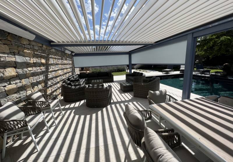 Pergola bioclimatique sur mesure confort et design par 3d Extérieur : Réalisation Lussan Gard ur