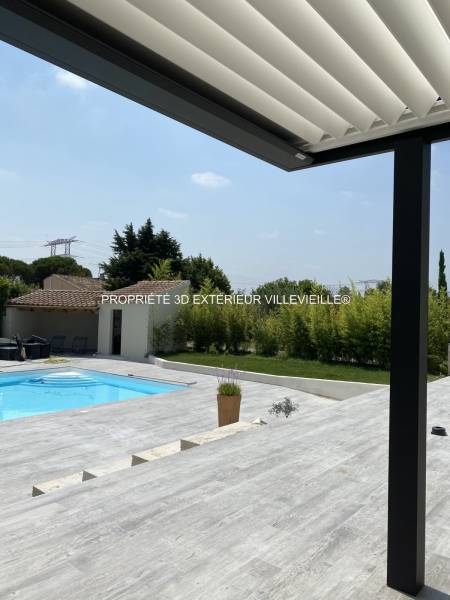 Réalisation d'une pergola bioclimatique en aluminium sur 3 murs à Pierrelatte dans la Drôme près du Rhône