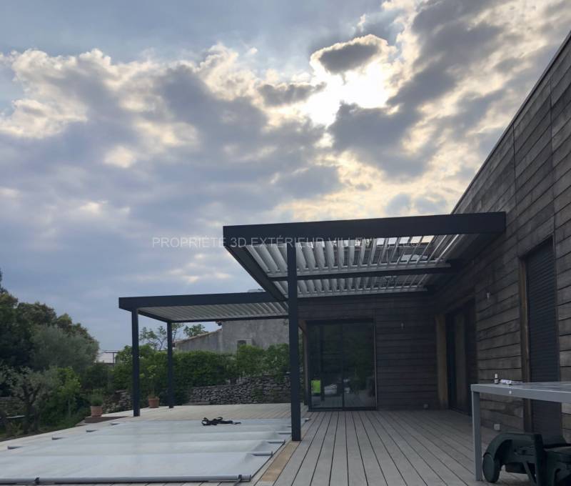 Deux Pergolas Bioclimatiques de gamme « Essentiel » couleur gris anthracite commune de Villevielle (30)