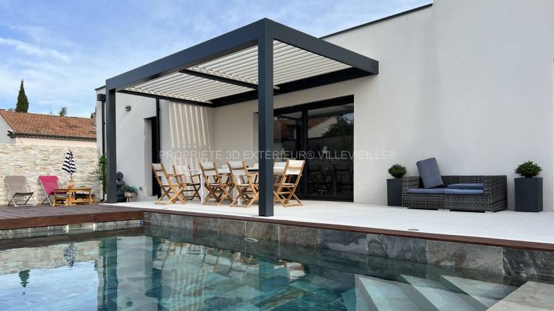 Installation d'une pergola bioclimatique en aluminium à Vergèze dans le 30 adossée au mur