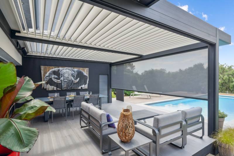 Vente de pergola bioclimatique pour showroom près de Nîmes