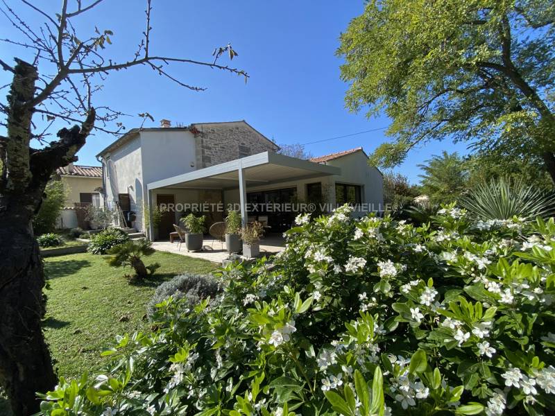 Pergola évolutive fabrication Française localisée à Villevieille près de Junas Gard
