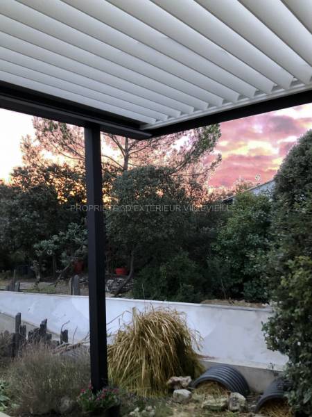 Pergola bioclimatique adossée
